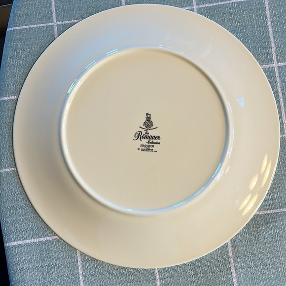 Royal Doulton The Romance Collection Jennifer One Place Setting. - Picture 5 of 10